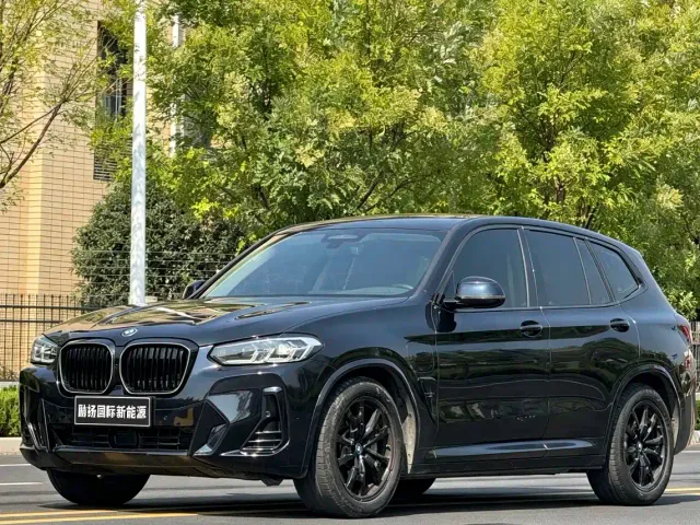 Фотография автомобиля — BMW iX3