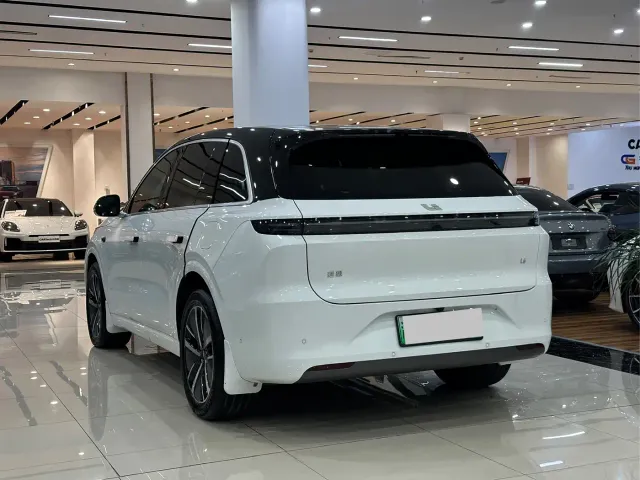Li Auto L6 — Фото автомобиля 10
