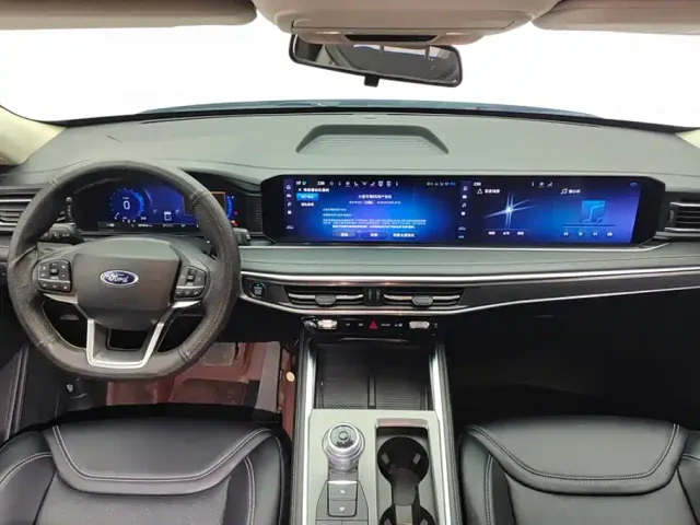 Ford Explorer — Фото автомобиля 12