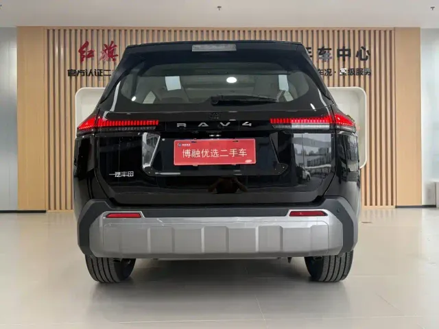 Toyota RAV4 — Фото автомобиля 5