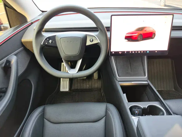 Tesla Model Y — Фото автомобиля 12