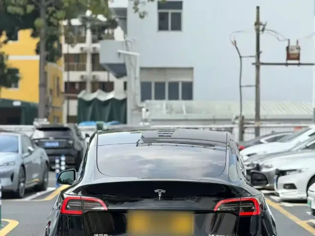 Tesla Model Y — Фото автомобиля 5