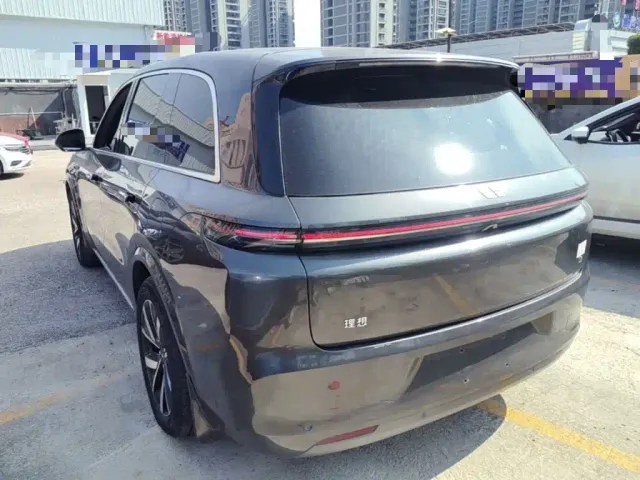 Li Auto L8 — Фото автомобиля 4