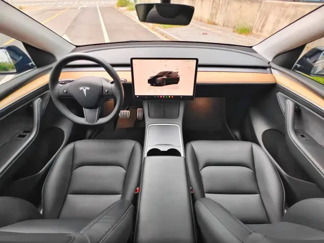 Tesla Model Y — Фото автомобиля 4