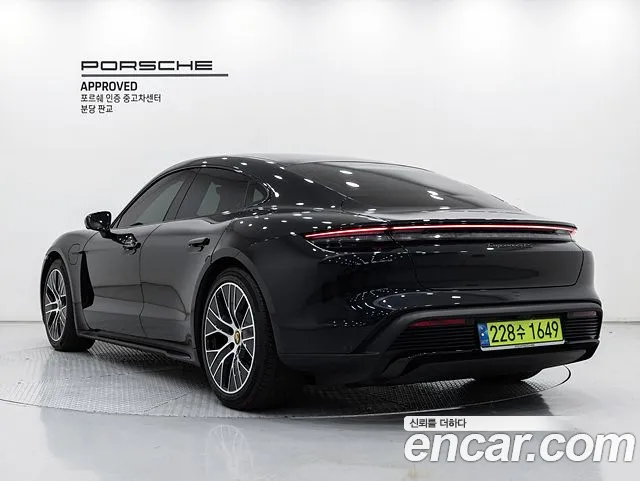 Porsche Taycan — Фото автомобиля 2