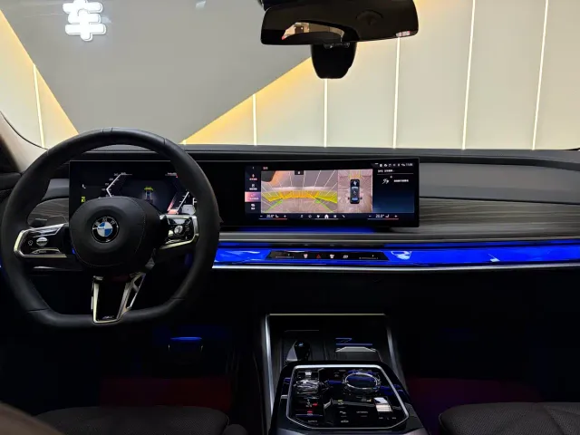 BMW 7 Series — Фото автомобиля 22