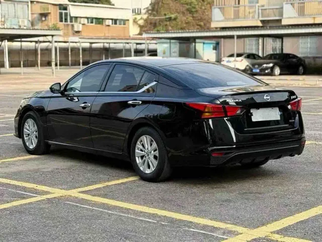 Nissan Teana — Фото автомобиля 9