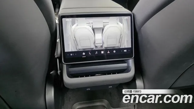 Tesla Model Y — Фото автомобиля 25