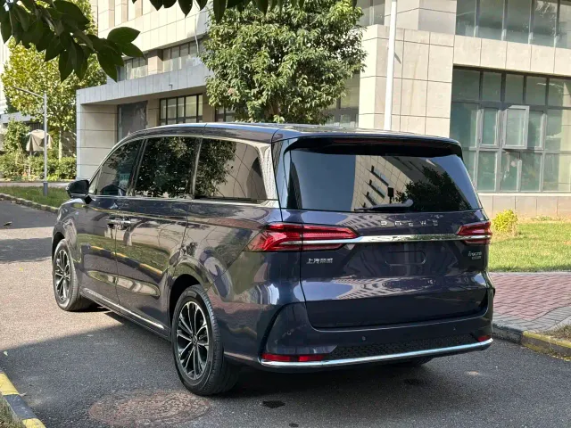 Roewe iMAX8 — Фото автомобиля 5