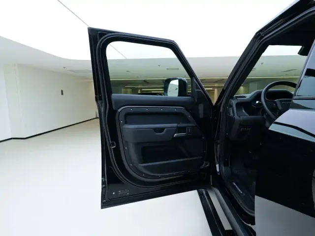 Land Rover Defender — Фото автомобиля 18