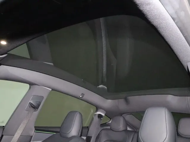Tesla Model Y — Фото автомобиля 15