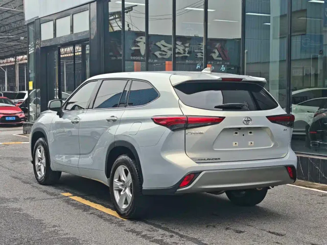 Toyota Highlander — Фото автомобиля 6