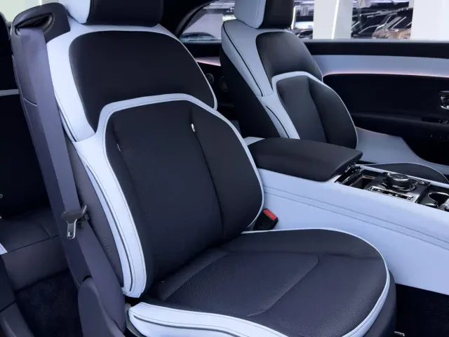 Rolls-Royce Spectre — Фото автомобиля 12