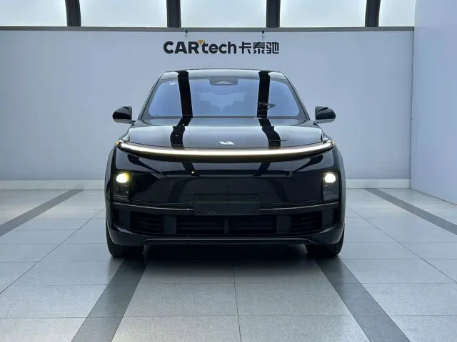 Li Auto L8 — Фото автомобиля 2