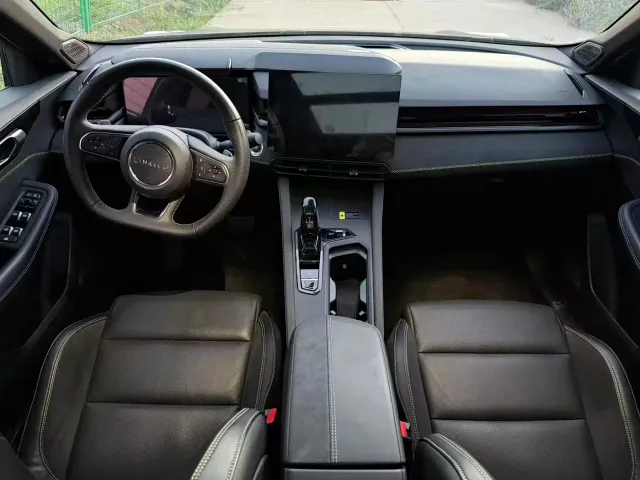 Lynk & Co 03 — Фото автомобиля 10