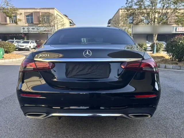Mercedes-Benz E-Class — Фото автомобиля 19
