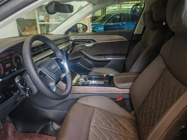 Audi A8 — Фото автомобиля 22