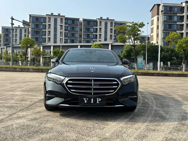 Mercedes-Benz E-Class — Фото автомобиля 2