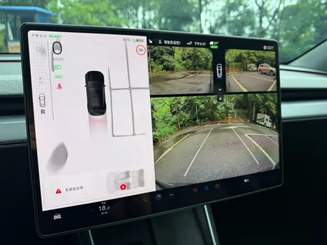 Tesla Model Y — Фото автомобиля 14