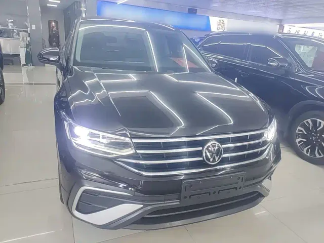 Volkswagen Tiguan L — Фото автомобиля 2