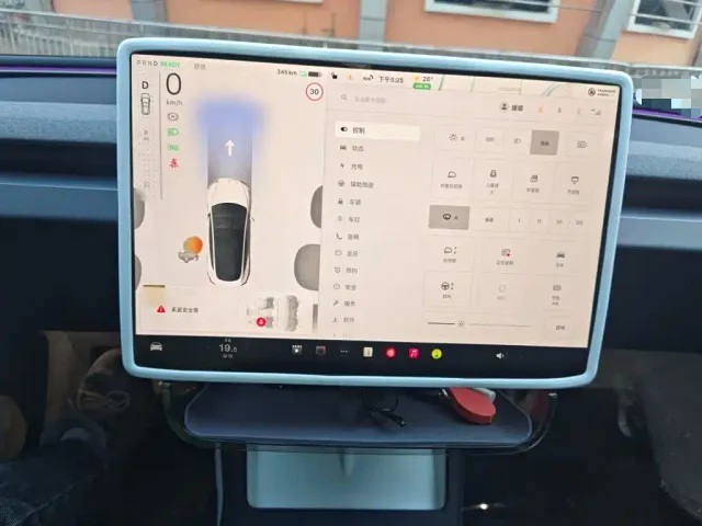 Tesla Model 3 — Фото автомобиля 7