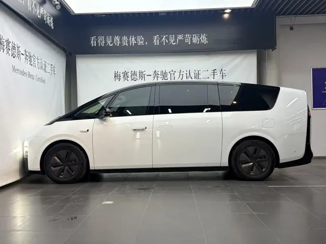 Li Auto MEGA — Фото автомобиля 6