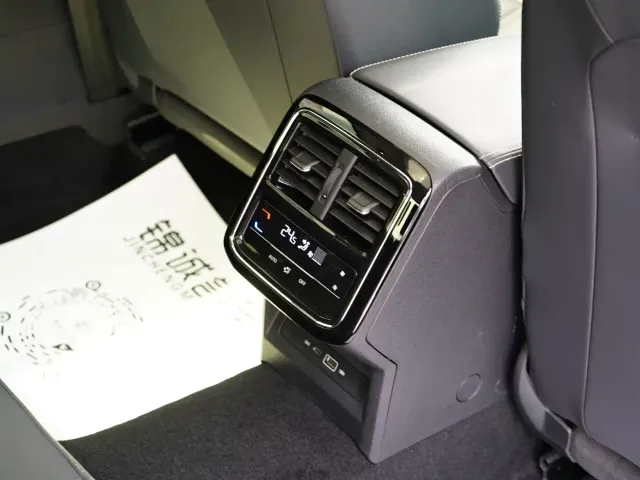 Volkswagen Passat — Фото автомобиля 14