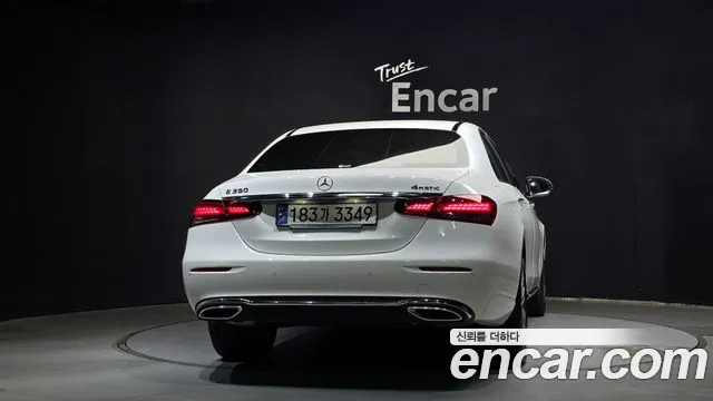 Mercedes-Benz E-Class — Фото автомобиля 4