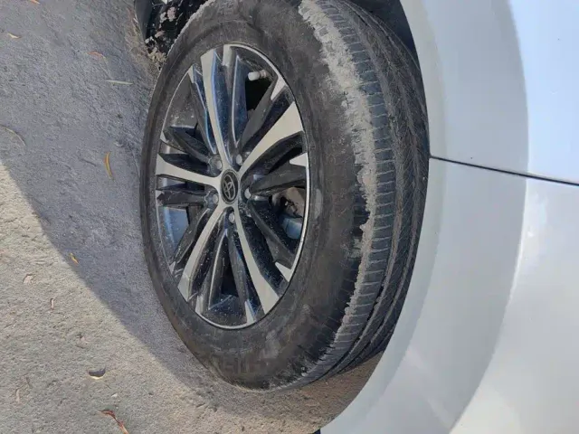 Toyota Venza 2023 2.5L Smart Hybrid FWD Luxury — Фото автомобиля 6