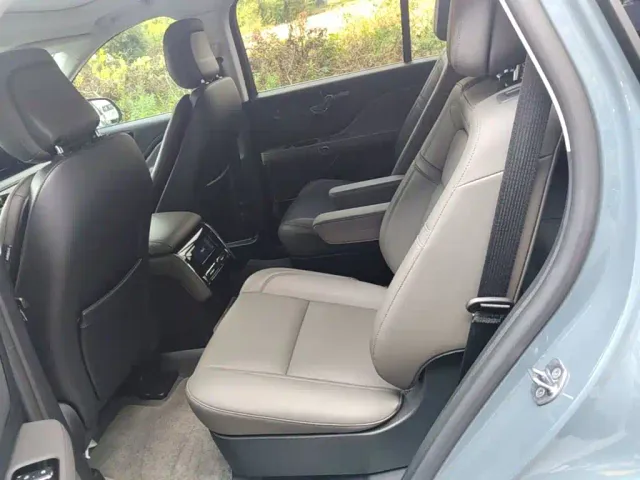 Lincoln Aviator — Фото автомобиля 16