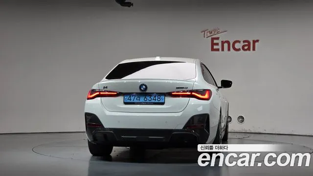 BMW i4 — Фото автомобиля 4