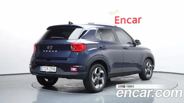 Hyundai Venue — Фото автомобиля 2