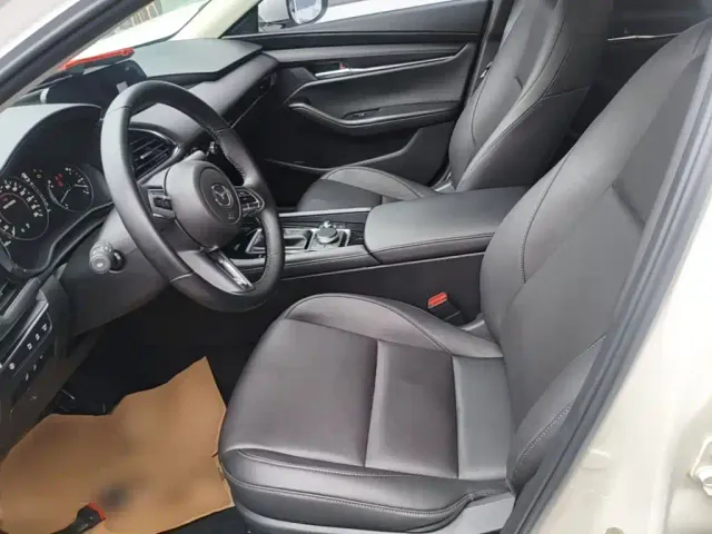 Mazda Axela — Фото автомобиля 14