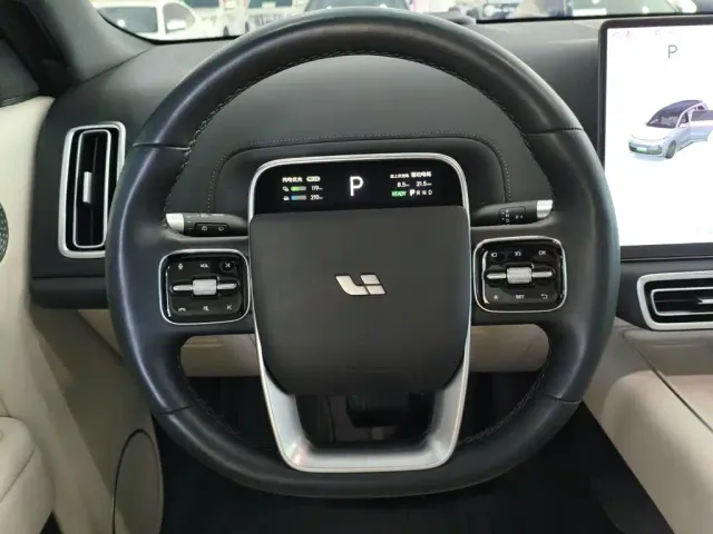 Li Auto L9 — Фото автомобиля 9