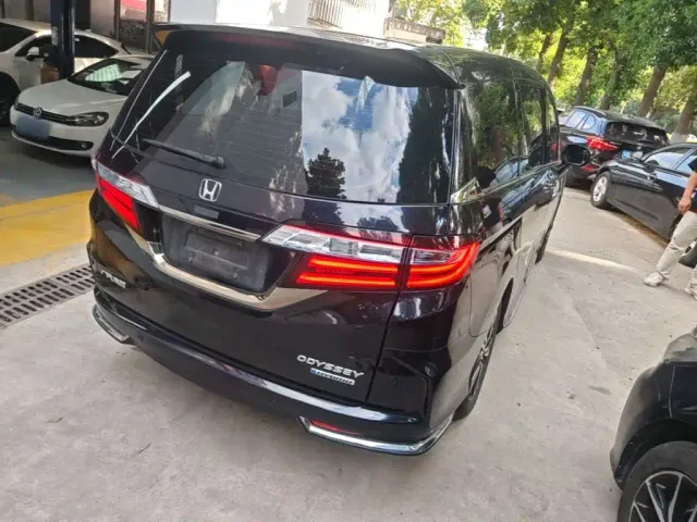 Honda Odyssey — Фото автомобиля 6