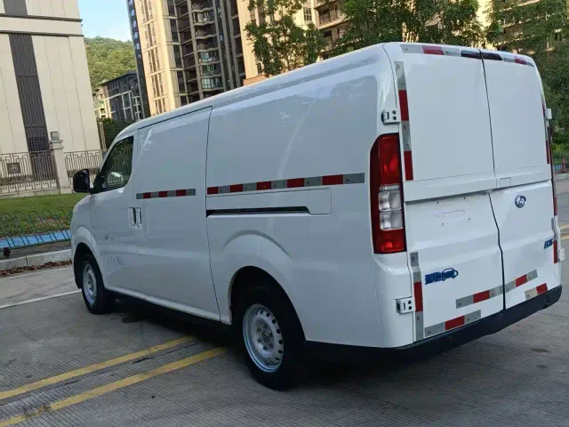 Ruichi New Energy EC75 — Фото автомобиля 15