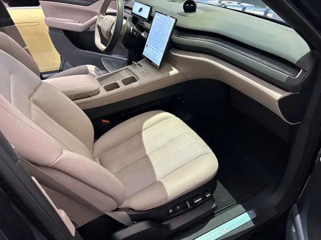 Nio ES8 — Фото автомобиля 8