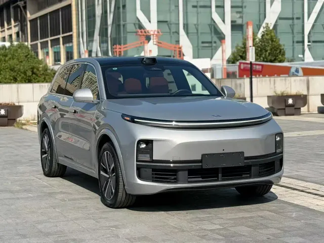 Li Auto L8 — Фото автомобиля 3