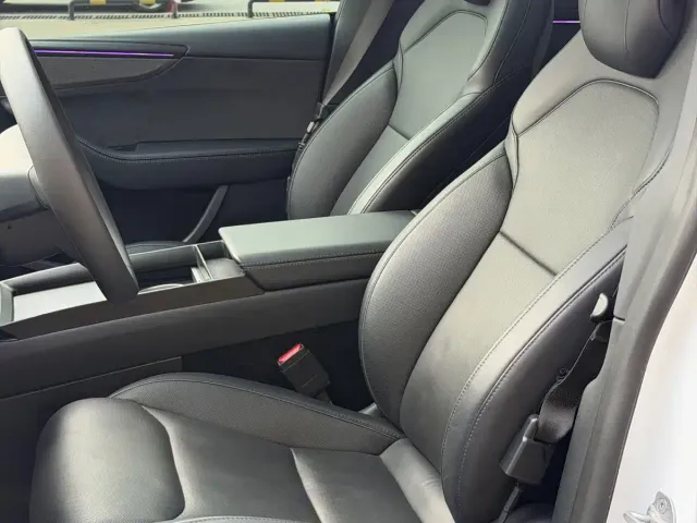 Tesla Model Y L — Фото автомобиля 5