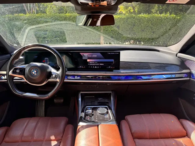 BMW i7 — Фото автомобиля 15