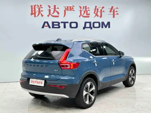 Volvo XC40 — Фото автомобиля 6