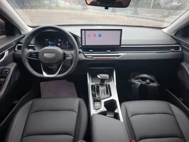 Geely Emgrand — Фото автомобиля 9