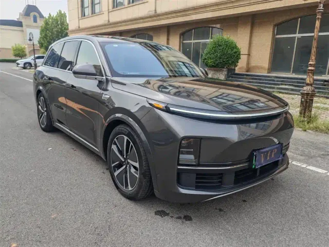 Li Auto L8 — Фото автомобиля 3