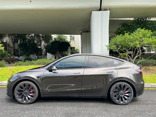 Tesla Model Y — Фото автомобиля 7
