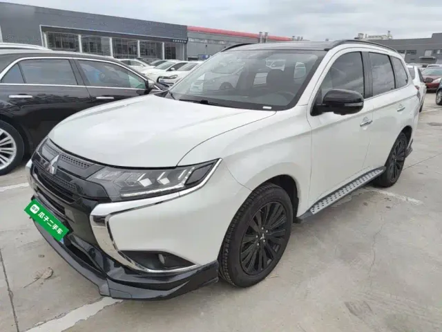 Фотография автомобиля — Mitsubishi Outlander