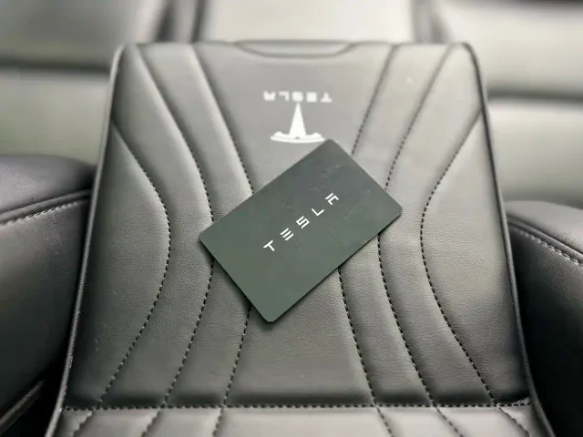 Tesla Model Y — Фото автомобиля 16