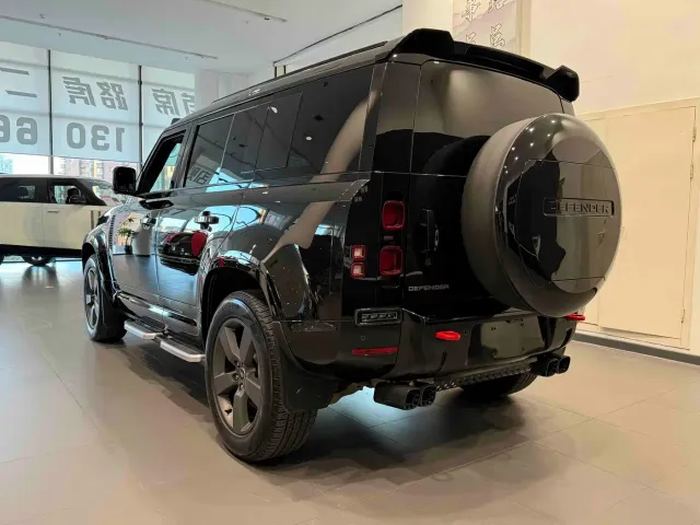 Land Rover Defender — Фото автомобиля 22