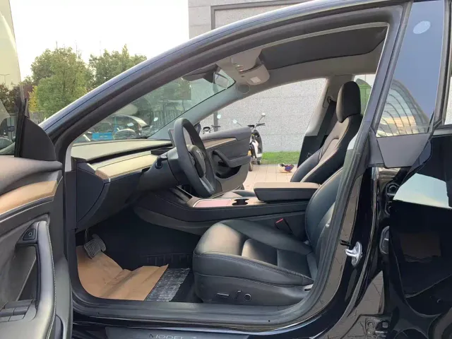 Tesla Model 3 — Фото автомобиля 14