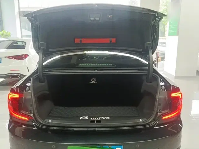 Volvo S90 — Фото автомобиля 18