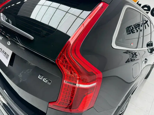 Volvo XC90 — Фото автомобиля 15